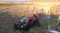 ÇİNLİ - GÜNCELLEME - Aksaray'da Hafif Ticari Araçla Otomobil Çarpıştı Açıklaması 1 Ölü, 5 Yaralı