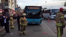 HALK OTOBÜSÜ - Kadıköy'de Yolda Çökme