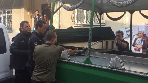 Cani koca karısını satırla öldürdü