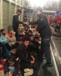 56 Göçmen Ve 5 Göçmen Kaçakçısı Yakalandı