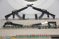 YASAKLI KİTAP - Adana'da Terör Operasyonu Açıklaması 14 Gözaltı