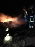 İTFAİYE ARACI - Ağrı'da 3 Bin 500 Balya Ot Küle Döndü