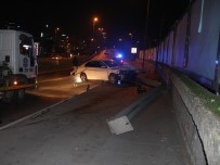 DOLAPDERE - Beyoğlu'nda Kaza Yapan Sürücü Aracını Bırakıp Kaçtı