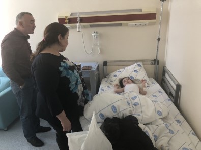 Kars Kafkas Üniversitesi'nde 4 Yaşındaki Rus Çocuğa Böbrek Taşı Ameliyatı