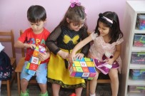 FAIK ARıCAN - Kaymakam Arıcan'dan Minik Öğrencilere Ayakkabı