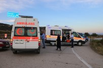 Manisa'da Trafik Kazası Açıklaması 3 Yaralı