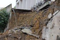 NIYAZI ERTEN - Okulun İstinat Duvarı Çöktü Açıklaması Eğitime 1 Günlüğüne Ara Verildi