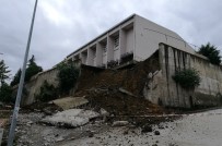 ÇÖKME ANI - Ordu'da Bir Lisenin İstinat Duvarı Çöktü