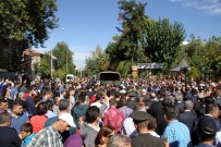 ŞEHİT UZMAN ÇAVUŞ - Şehidi uğurlamaya gelenler meydana sığmadı