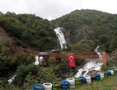 Şiddetli Yağışlar Sonrası Taştığı İddia Edilen Şelale Berrak Görüntüsü İle Dikkat Çekiyor