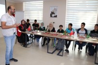 TOPLUM MERKEZİ - Suriyeli Öğrencilere Gazetecilik Eğitimi