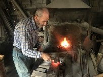 TAHTA KAŞIK - Bir Törpüye 3 Bin Çekiç Vuruyor