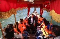 Denizi Olmayan Tokat'ta Çocukların Kayık Keyfi