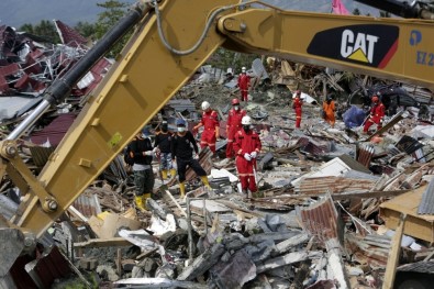 Endonezya'da Deprem Ve Tsunamiden Ölenlerin Sayısı Bin 649 Yükseldi