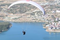 YAMAÇ PARAŞÜTÜ - Huzurun Geldiği Tunceli'de Yamaç Paraşütü Akrobasi Şampiyonası