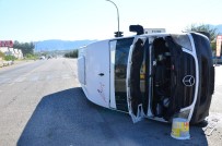 İşçileri Taşıyan Minibüs Tırla Çarpıştı Açıklaması 1'İ Ağır 8 Yaralı