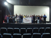 UMUTLU - Kars'ta, Polis Çocukları Sinemaya Götürdü