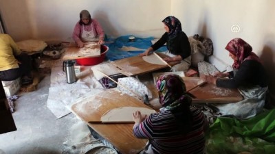 Konyalı Kadınların 'Kış Ekmeği' Hazırlığı