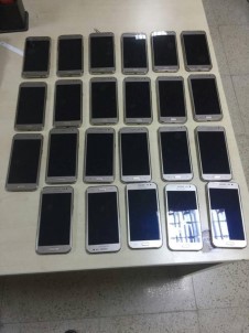 Van'da 23 Adet Kaçak Cep Telefonu Ele Geçirildi