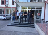 REHİN - Borcunu Ödemeyen Kişiyi Silah Zoruyla Rehin Aldılar