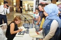 Gamze Erden'in İmza Günü Ve Paneli Büyük İlgi