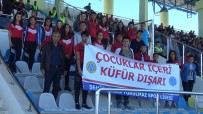 Öğrenciler, Futbolcular İle Birlikte 'Küfüre Hayır' Dedi