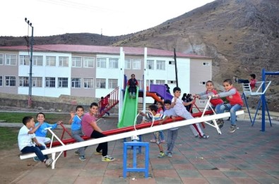 Tatvan'daki Mahallelerde Semt Parkları Oluşturuluyor