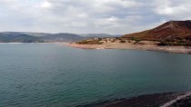 Almus Barajı Gölü'nde Su Seviyesi Azaldı Haberi