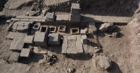 BÜYÜK İSKENDER - Assos Antik Kentinde 2 Bin 300 Yıllık Aile Mezarlığı Ortaya Çıkarıldı