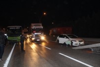 HALK OTOBÜSÜ - D100 Karayolu'nda Halk Otobüsü İle Otomobil Çarpıştı Açıklaması 2'Si Çocuk 4 Yaralı