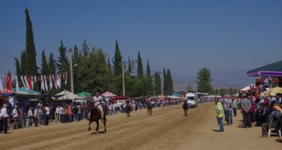 Ödemiş'te Rahvan At Yarışları Heyecanı