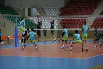 VOLEYBOL TAKIMI - Voleybolcuların Kazım Kurt'a Hediyesi Galibiyet Oldu