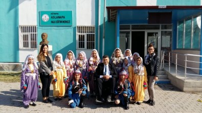 Aslanapa'da Bin 854 Kursiyer Eğitim Gördü