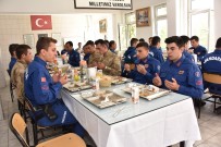 Başkan Bakıcı Asker Karavanasından Yemek Yedi