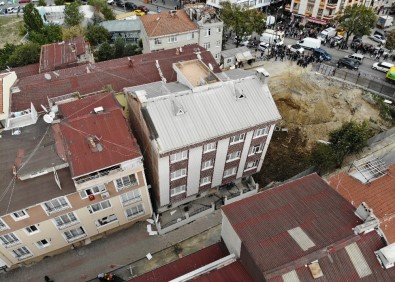 Çökme riski bulunan bina boşaltıldı