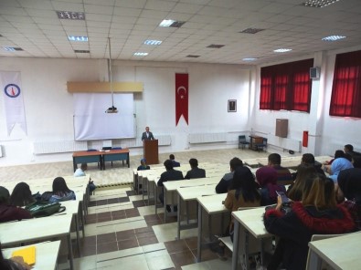 Hisarcık'ta Üniversite Öğrencileri 'Mevlid-İ Nebi Gençlik Bilgi Yarışması' Hakkında Bilgilendirildi