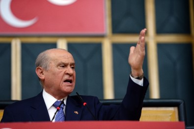 İYİ Parti'yi Topa Tuttu