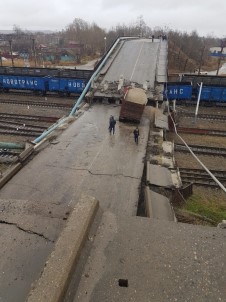 Rusya'da Köprü Tren Yoluna Çöktü