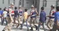 SINIR KARAKOLU - Türkiye'ye Kaçak Girmeye Çalışan Suriyeli Çocuklar Yakalandı