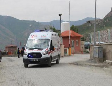 Üs bölgesine güdümlü füze saldırısı: 1 şehit, 4 yaralı