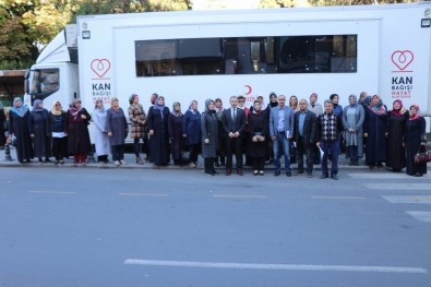 AK Parti Kadın Kolları Kan Bağışında Bulundu