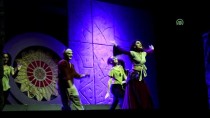 ÇINGENE - Bursa'da 'Notre Dame'ın Kamburu' Müzikali Sahnelendi