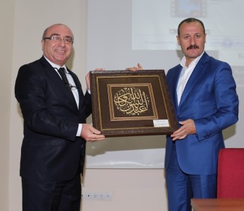 Kırıkkale Üniversitesi Rektörü Aslan, Kayseri Üniversitesi'nde Açılış Dersi Verdi