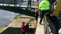 BEYİN TRAVMASI - Köprüden Düşen Çocuk Ağır Yaralandı