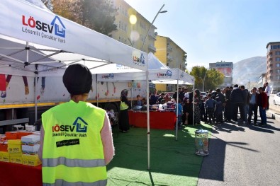 LÖSEV'in 'İyilik Tırı' Muş'ta