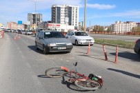 NUMUNE HASTANESİ - Otomobil Bisiklete Çarptı Açıklaması 1 Yaralı