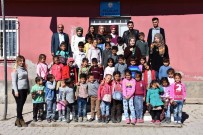 İSMAİL ÖZKAN - Üniversite Öğrencilerinden Köy Okuluna Kırtasiye Desteği