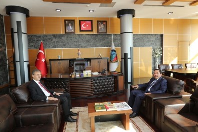 Vali Balkanlıoğlu'ndan Başkan Alemdar'a Veda Ziyareti