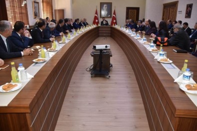 Vali Haktankaçmaz Vedalaştı