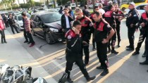 MUSTAFA GÖKÇE - Adana'da Motosikletli Polis Ekibi Kaza Yaptı Açıklaması 2 Yaralı